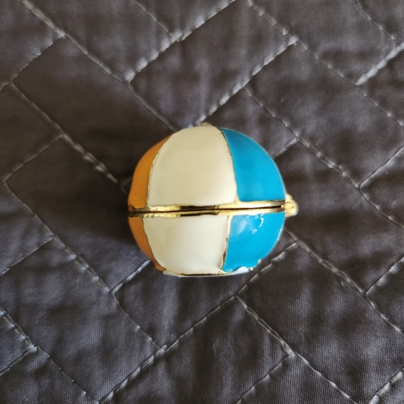 Art Form Objet d' Work of Art Fine Collectibles Enameled Beach Ball Trinket Box - Picture 5 of 16